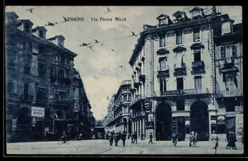 AK Torino, Via Pietro Micca con edifici storici e passanti