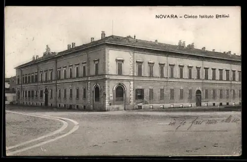 AK Novara, Civico Istituto Bellini, edificio storico angolare con architettura classica