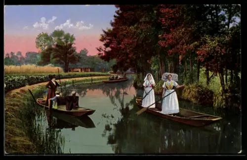 AK Spreewald, Am Dorfesrand, Frauen in Tracht aus dem Spreewald in einem Spreewaldkahn