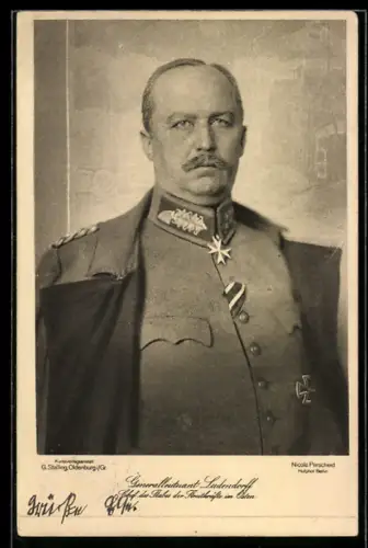 AK Generalleutnant Erich Ludendorff, Stabschef der Streitkräfte im Osten in Uniform mit Mantel