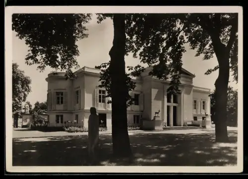Foto-AK Deutscher Kunstverlag, Nr. 72: Potsdam, Charlottenhof, Aussenansicht von Nord-Westen