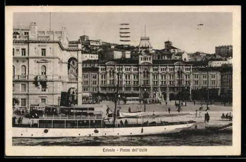 AK Trieste, Piazza dell`Unità con vista sul porto e imbarcazione storica