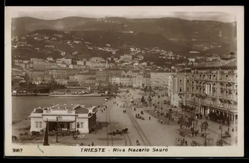AK Trieste, Riva Nazario Sauro con vista panoramica e traffico cittadino