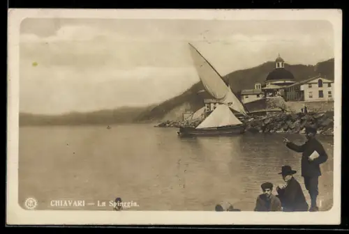 AK Chiavari, La Spiaggia mit Segelboot und Personen am Ufer