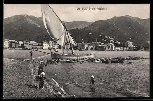 AK Rapallo, Barca a vela sulla costa con montagne in sfondo