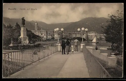 AK Rapallo, Ponte sul Boate con statue e vista sul centro storico