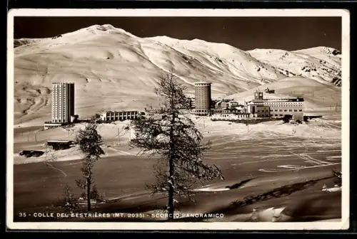 AK Sestrière, Colle del Sestrières, Scorcio panoramico con alberghi e montagne innevate