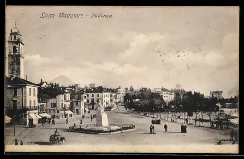 AK Pallanza /Lago Maggiore, Vista della piazza principale con monumento e passanti