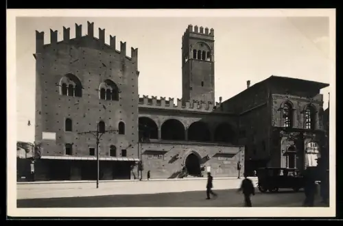 AK Bologna, Palazzo del Podestà con torre e piazza deserta