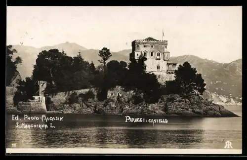 AK Paraggi, Castello su promontorio alberato con vista sul mare