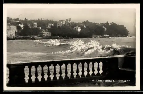 AK S. Margherita L., Mareggiata e onde infrangenti sulla costa