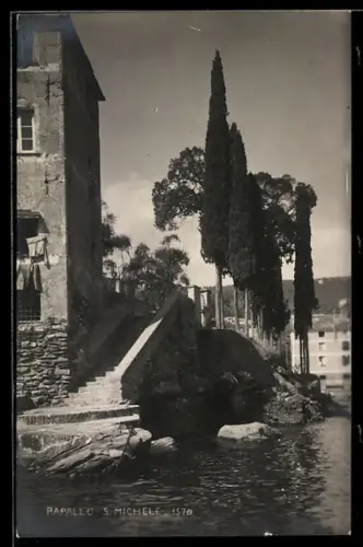 AK Rapallo, S. Michele, Vista sulla scalinata e cipressi lungo la costa