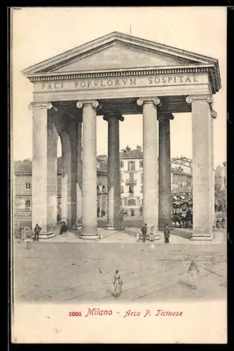 AK Milano, Arco P. Ticinese con passanti e edifici storici sullo sfondo