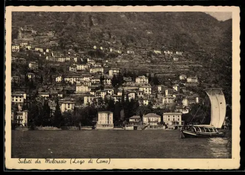 AK Moltrasio /Lago di Como, Veduta del paese e barca a vela sul lago