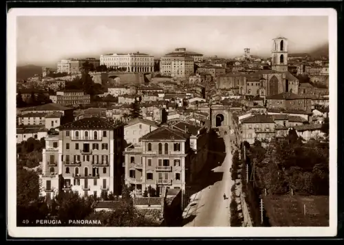 AK Perugia, Panorama della città con edifici storici e campanile