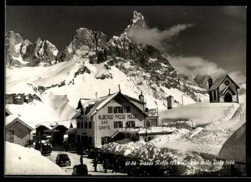 AK Passo Rolle, Albergo e Cappella innevati con le Pale di San Martino sullo sfondo