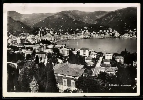 AK Rapallo, Panorama della città con vista sul mare e colline circostanti