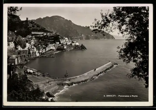AK Amalfi, Panorama e porto