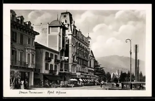 AK Stresa, Hotel Milano con veduta della strada e montagne sullo sfondo