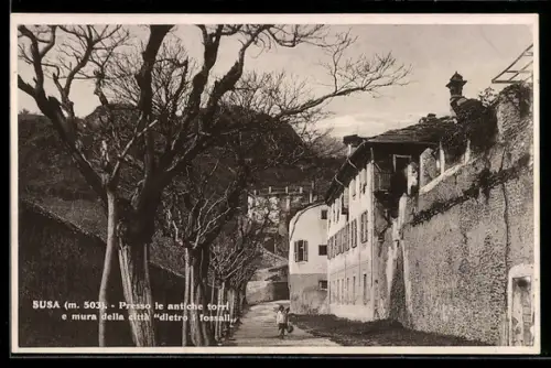 AK Susa, Presso le antiche torri e mura della città dietro i fossati