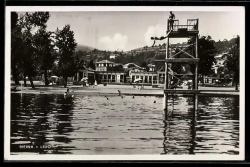 AK Meina, Lido con torre di osservazione e bagnanti