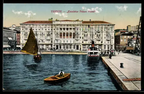 AK Trieste, Excelsior Palace Hotel am Wasser mit Booten im Hafen