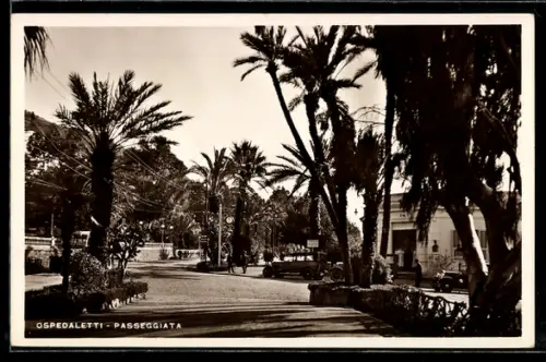 AK Ospedaletti, Passeggiata con palme e auto d`epoca sulla strada