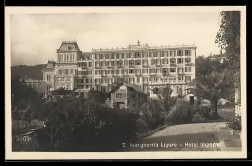 AK S. Margherita Ligure, Hotel Imperial e giardini lussureggianti sullo sfondo collinare