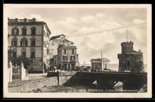 AK Rapallo, Castello Medioevale e lungomare con edifici storici