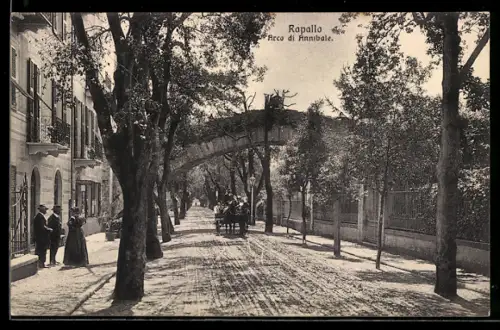 AK Rapallo, Arco di Annibale con carrozza trainata da cavalli su viale alberato