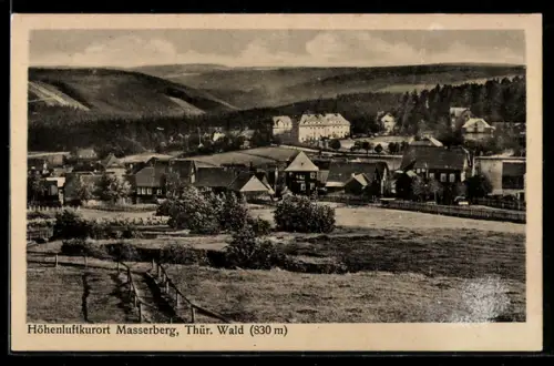 AK Masserberg /Thür. Wald, Ortsansicht mit Hügeln
