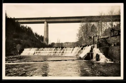 AK Weyarn, Mangfallbrücke der Reichsautobahn, Wasserfall