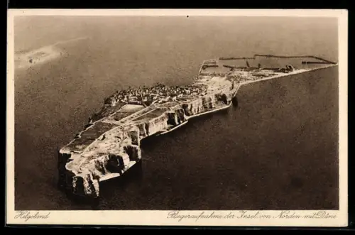 AK Helgoland, Fliegeraufnahme der Insel von Norden mit Düne