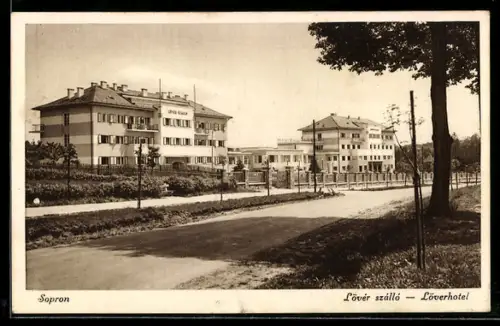 AK Sopron, Löverhotel mit Strassenpartie