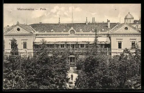 AK Pola, Marinekasino mit Grünanlage in der Aussenansicht