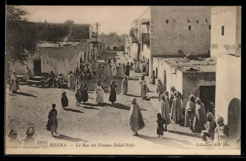 AK Biskra, La Rue des Femmes Ouled-Nails