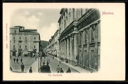 AK Messina, Via Garibaldi con passanti e edifici storici