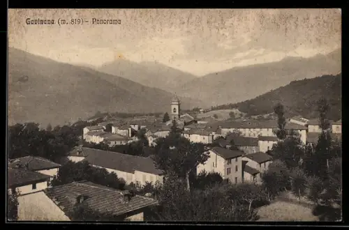 AK Gavinana, Panorama del paese con montagne sullo sfondo