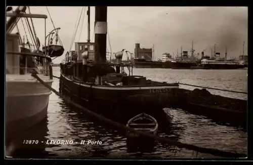 AK Livorno, Il porto con imbarcazioni attraccate