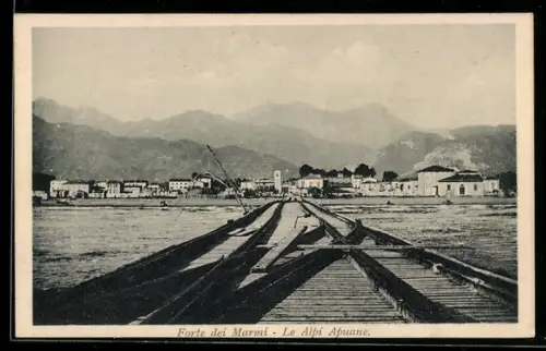 AK Forte dei Marmi, Le Alpi Apuane e il pontile verso il mare