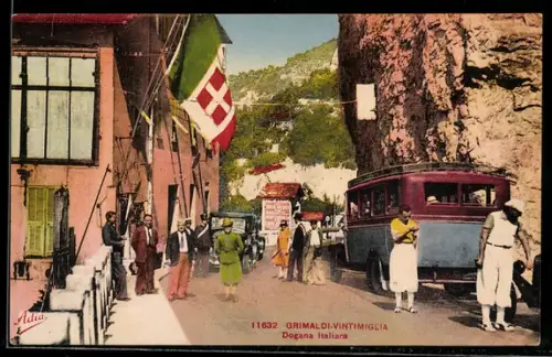 AK Grimaldi-Ventimiglia, Dogana Italiana con autobus e persone sulla strada