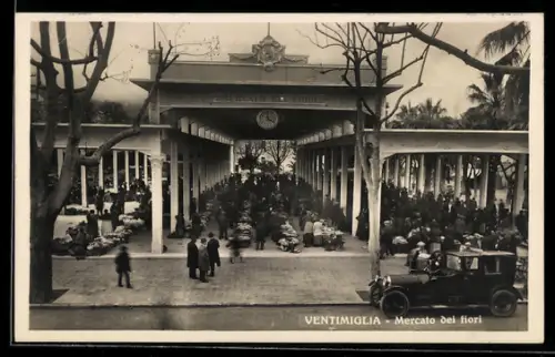 AK Ventimiglia, Mercato dei fiori animato con auto e visitatori