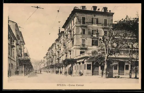AK Spezia, Corso Cavour con edifici storici e alberi lungo la strada