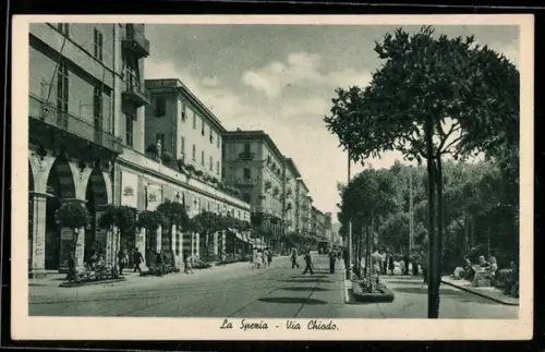 AK La Spezia, Via Chiodo con alberi e passanti