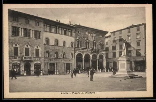AK Lucca, Piazza S. Michele con statua e edifici storici