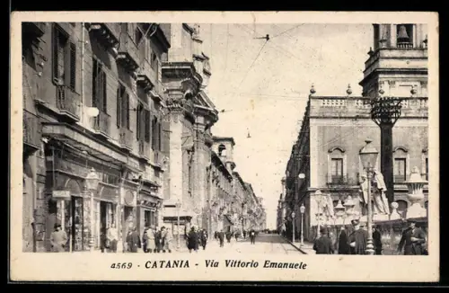 AK Catania, Via Vittorio Emanuele con passanti e edifici storici