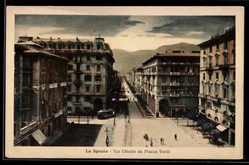 AK La Spezia, Via Chiodo da Piazza Verdi con tram