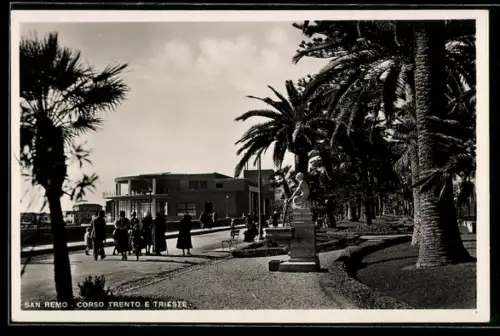 AK San Remo, Corso Trento e Trieste mit Palmen und Spaziergängern