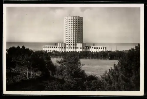AK Marina di Massa, Colonia FIAT vista dal bosco con mare sullo sfondo