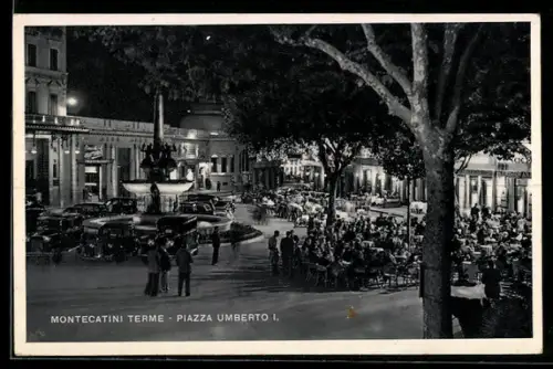 AK Montecatini Terme, Piazza Umberto I, vita notturna con fontana e caffè all`aperto